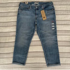 NWT Levi’s size 16/W33 L27 Boyfriend Jeans